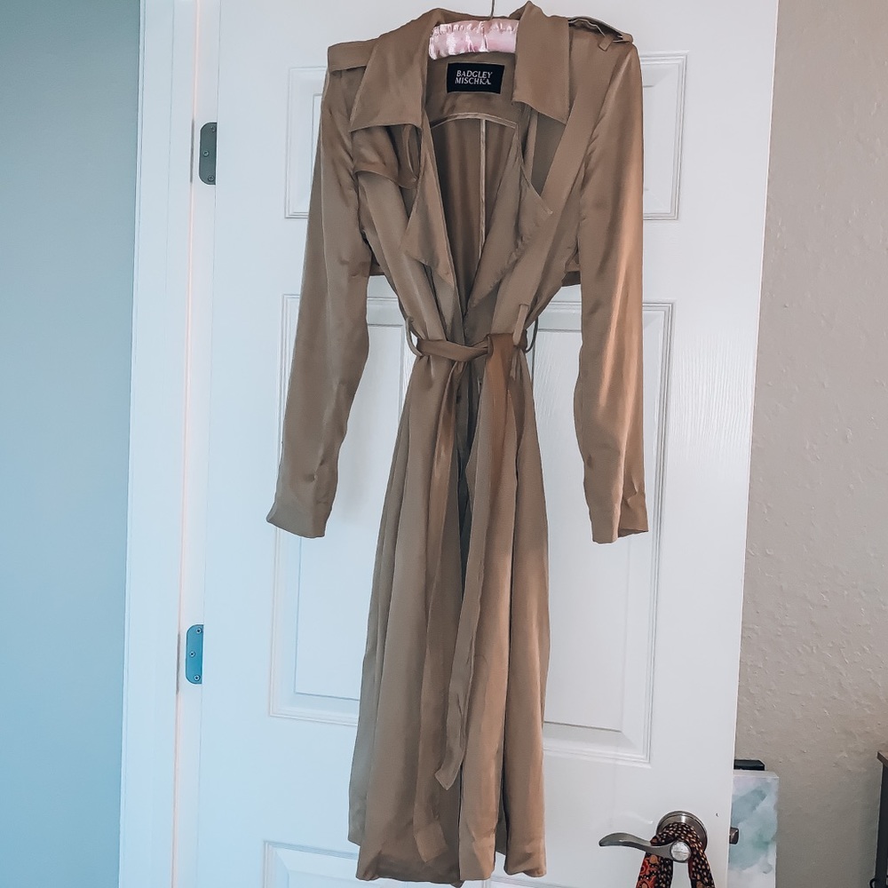 📢LAST CALL‼️
🧥Badgely Mischka | Trench Coat
